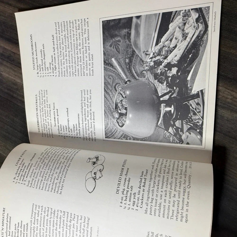 Ideals Simply Delicious‎ Cookbook by Gertrude Wright Vintage Recipes